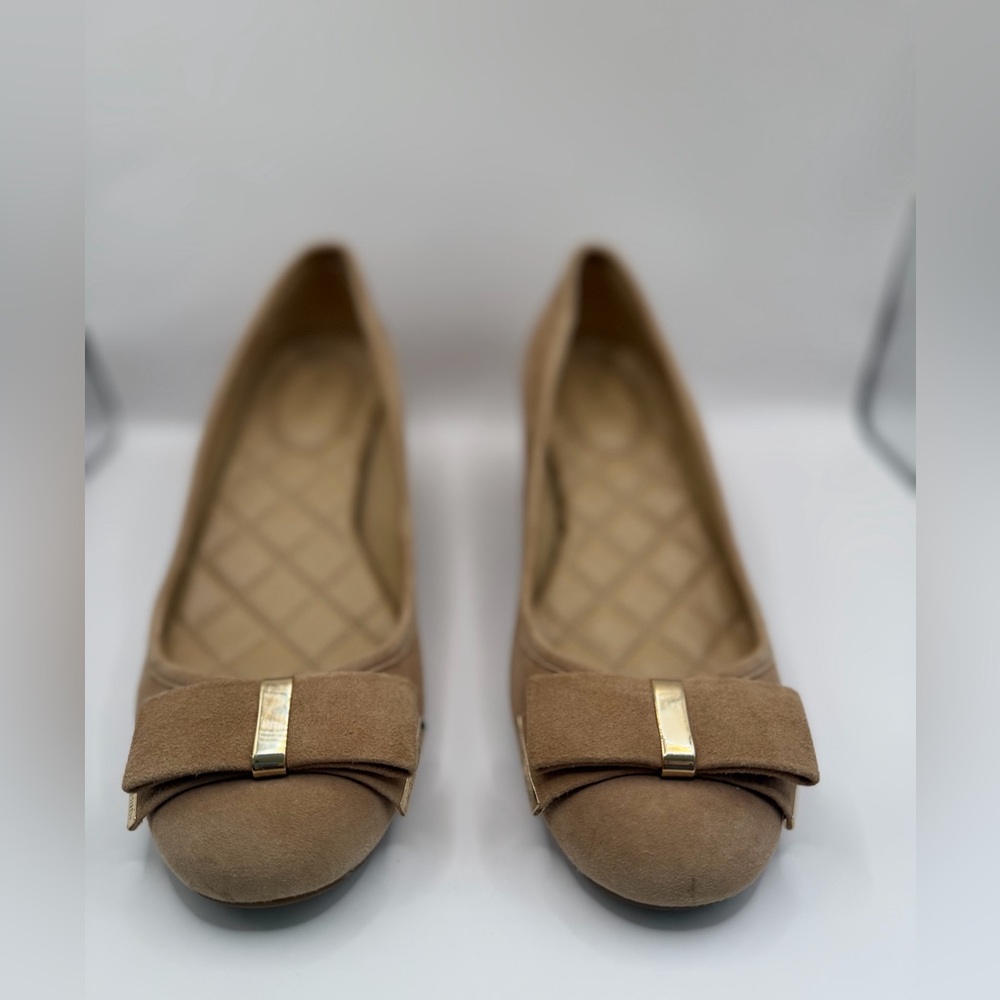 MICHAEL Michael Kors Women's Kiera Flex Mid Pump Size 7.5 Suede Office Heel